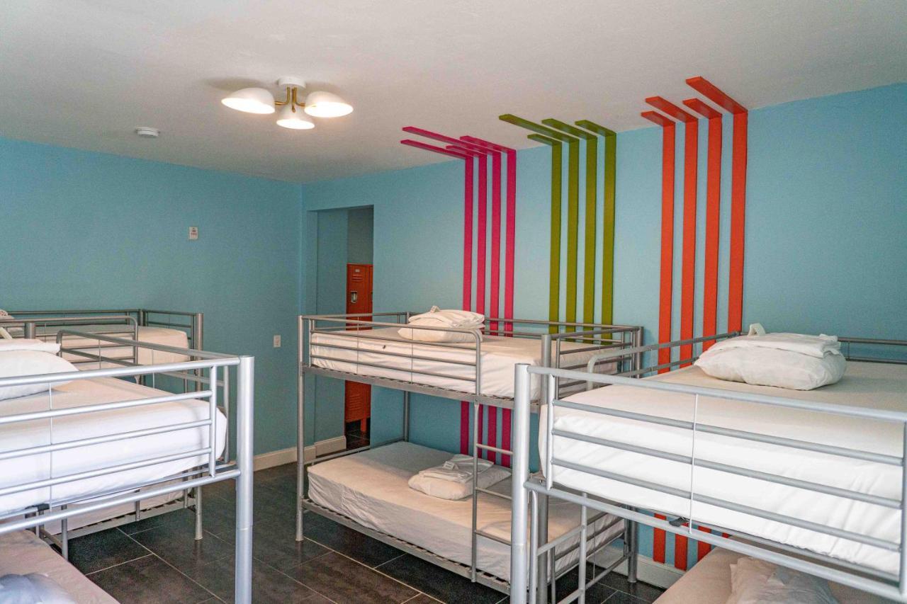 Beds N' Drinks Hostel Маями Бийч Екстериор снимка
