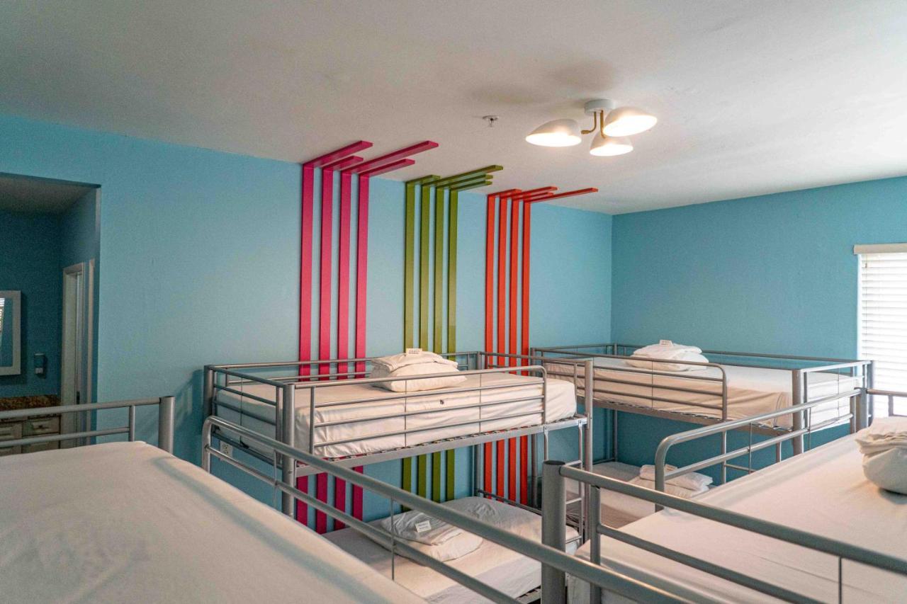 Beds N' Drinks Hostel Маями Бийч Екстериор снимка